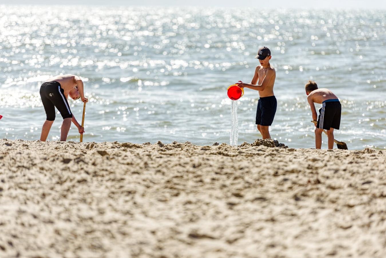 Sommer og leg på stranden i Søndervig 