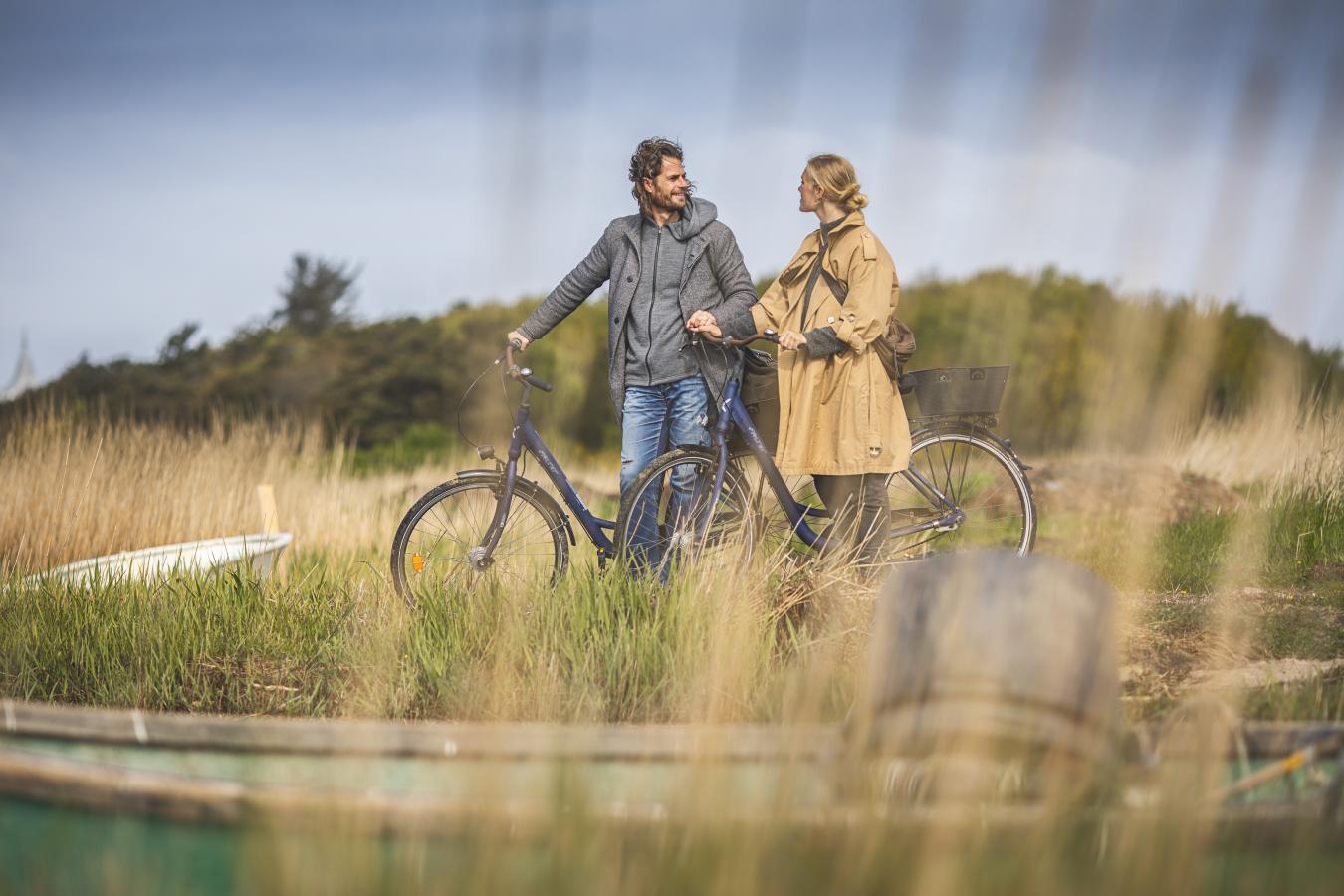 Par på cykeltur ved Ringkøbing Fjord