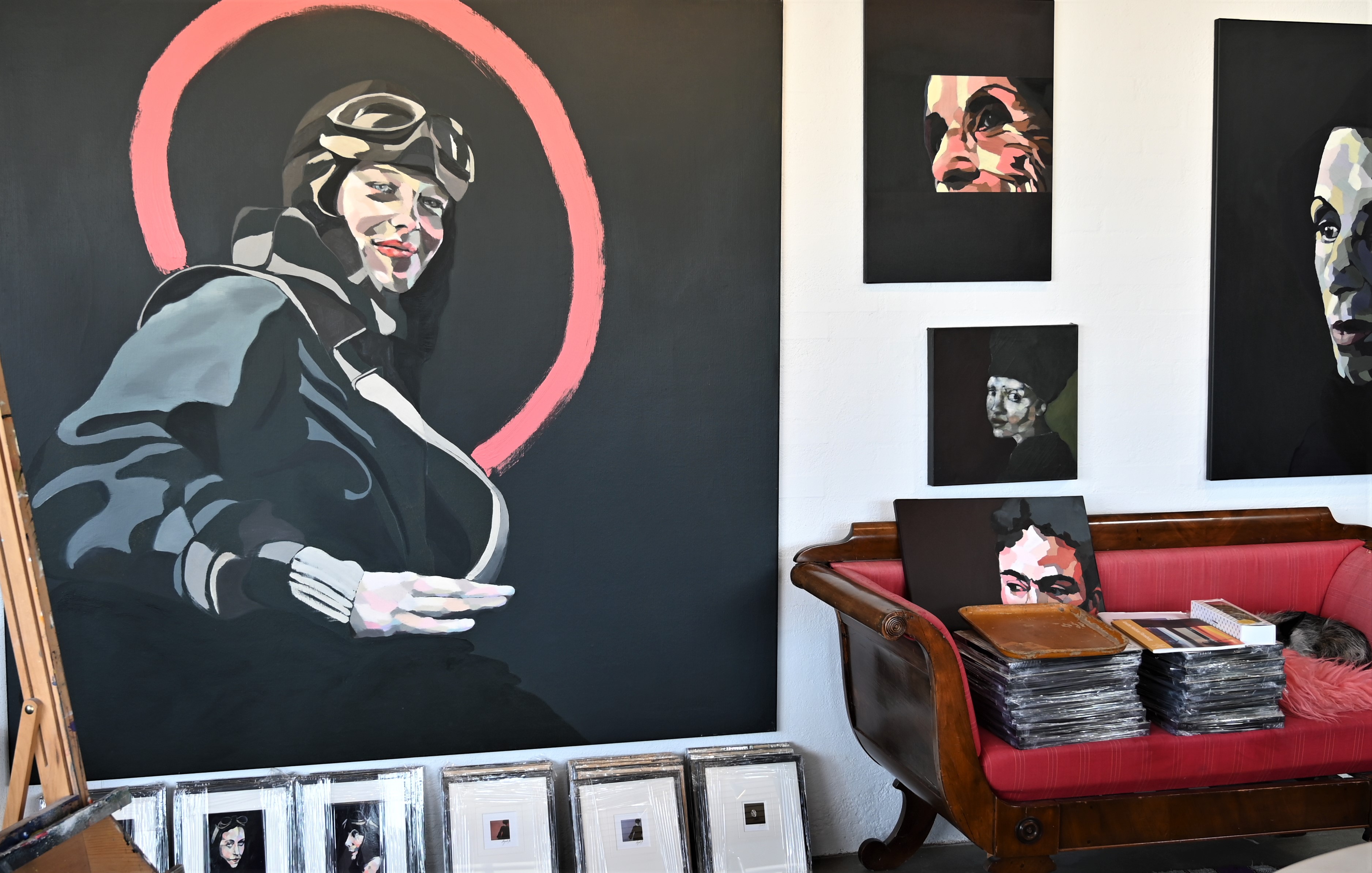 Hos kunstner Agnete Brinch i hendes galleri i Blåvand