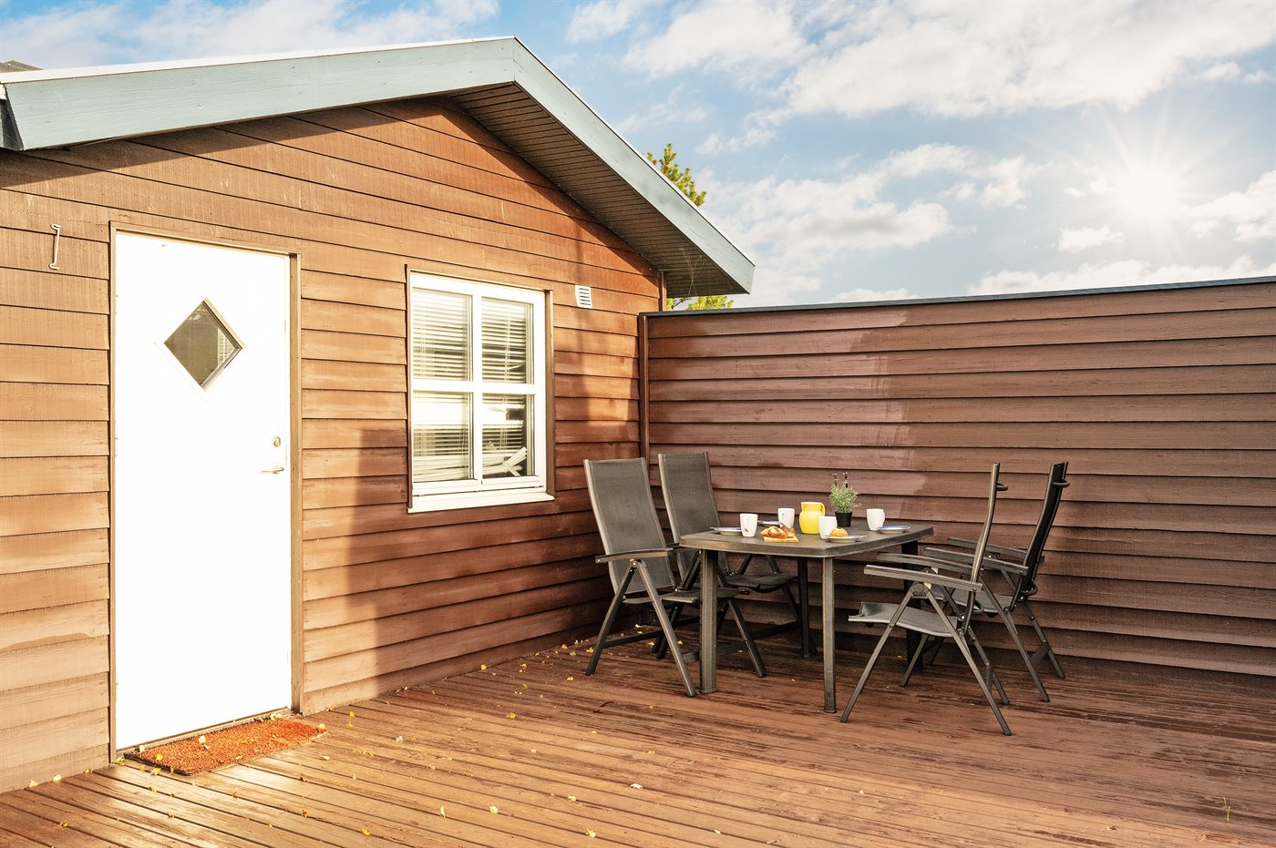 Hyggelig terrasse til et træ feriehus i Grærup, Oksbøl