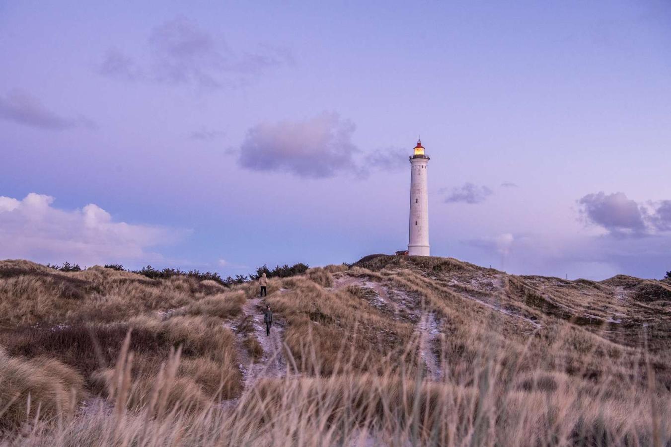 Udsigt til Lyngvig Fyr med vinterstemning